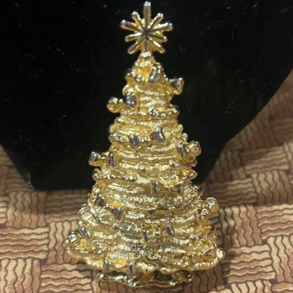 HOLIDAY🎄🎄AJC Gold Tone Textured Christmas Tree BROOCH - Picture 5 of 8